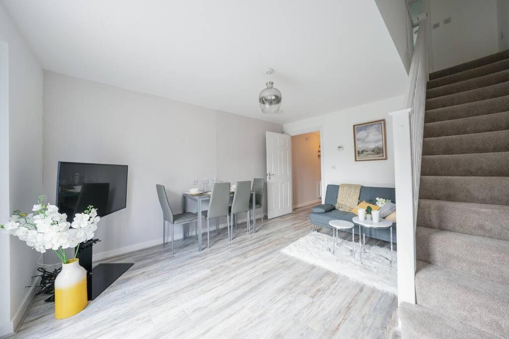 Stylish 2-Bed Home - For Company Contractor And Leisure Stays - Nec, Airport, Hs2, Contractors, Resort World Birmingham Exteriér fotografie