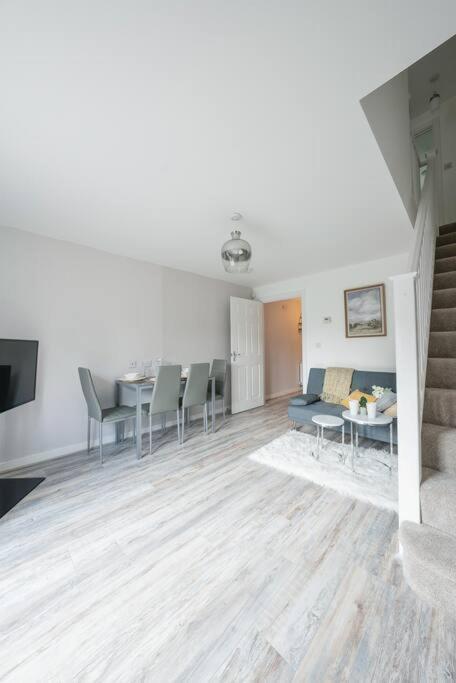 Stylish 2-Bed Home - For Company Contractor And Leisure Stays - Nec, Airport, Hs2, Contractors, Resort World Birmingham Exteriér fotografie