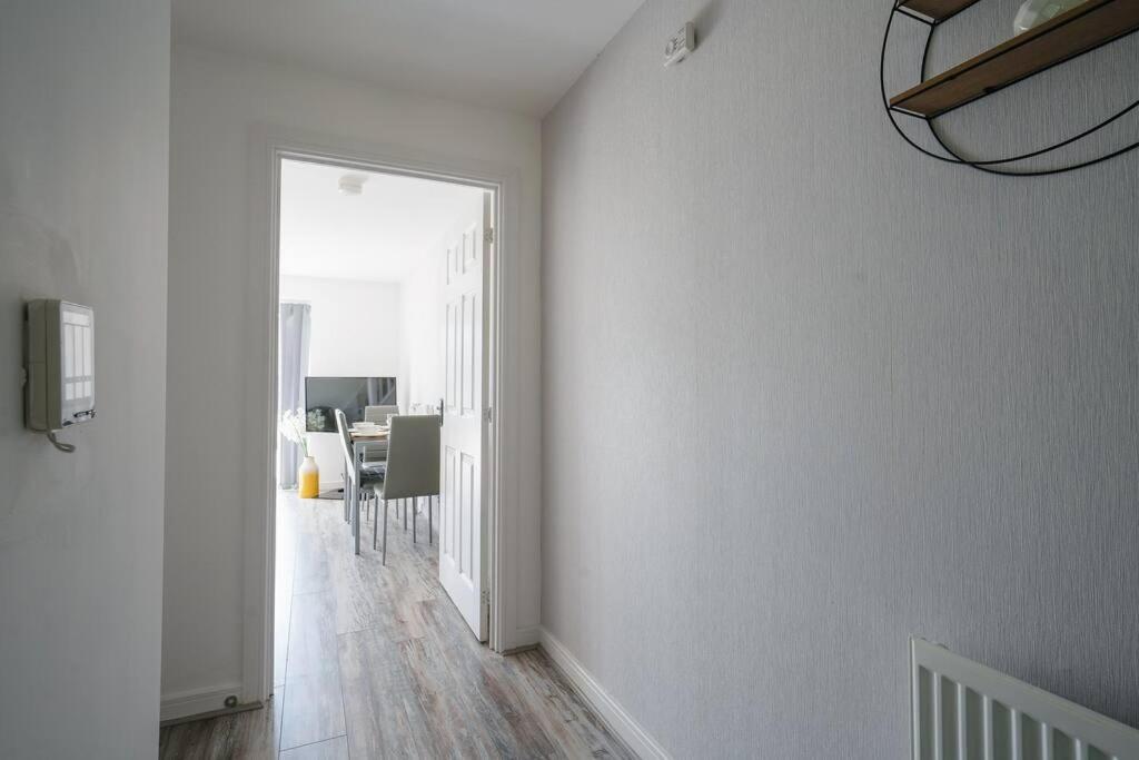 Stylish 2-Bed Home - For Company Contractor And Leisure Stays - Nec, Airport, Hs2, Contractors, Resort World Birmingham Exteriér fotografie